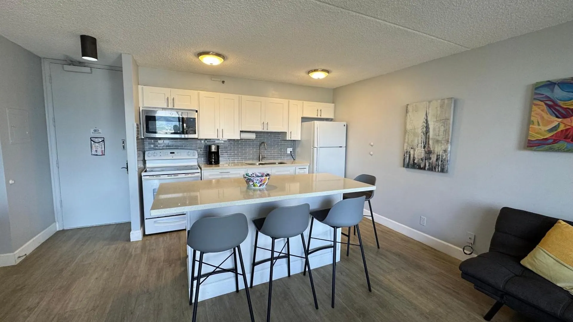 Free Parking, Pool, Sauna, Spa, Wifi, Bbq, Ac - Waikiki Banyan Honolulu Apartment
