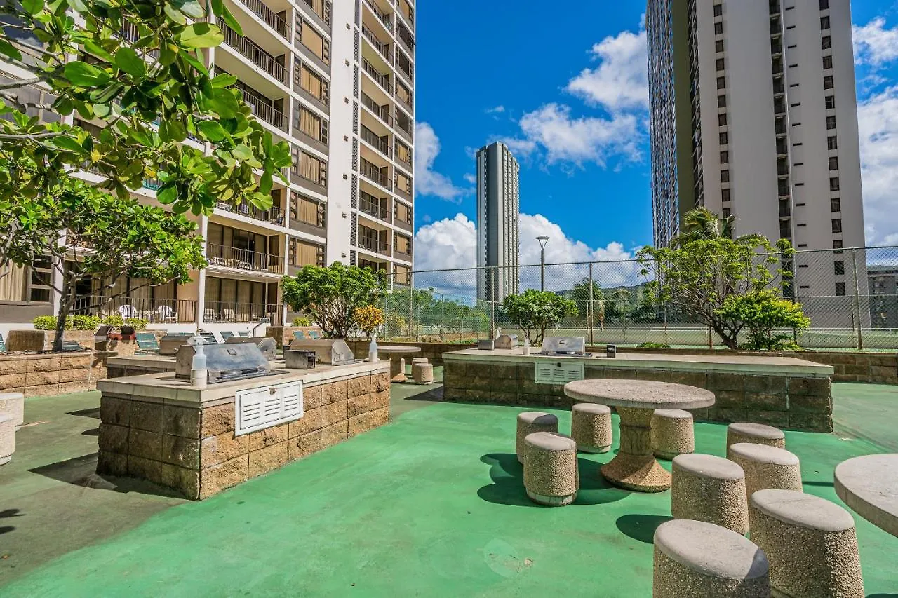 Free Parking, Pool, Sauna, Spa, Wifi, Bbq, Ac - Waikiki Banyan Honolulu